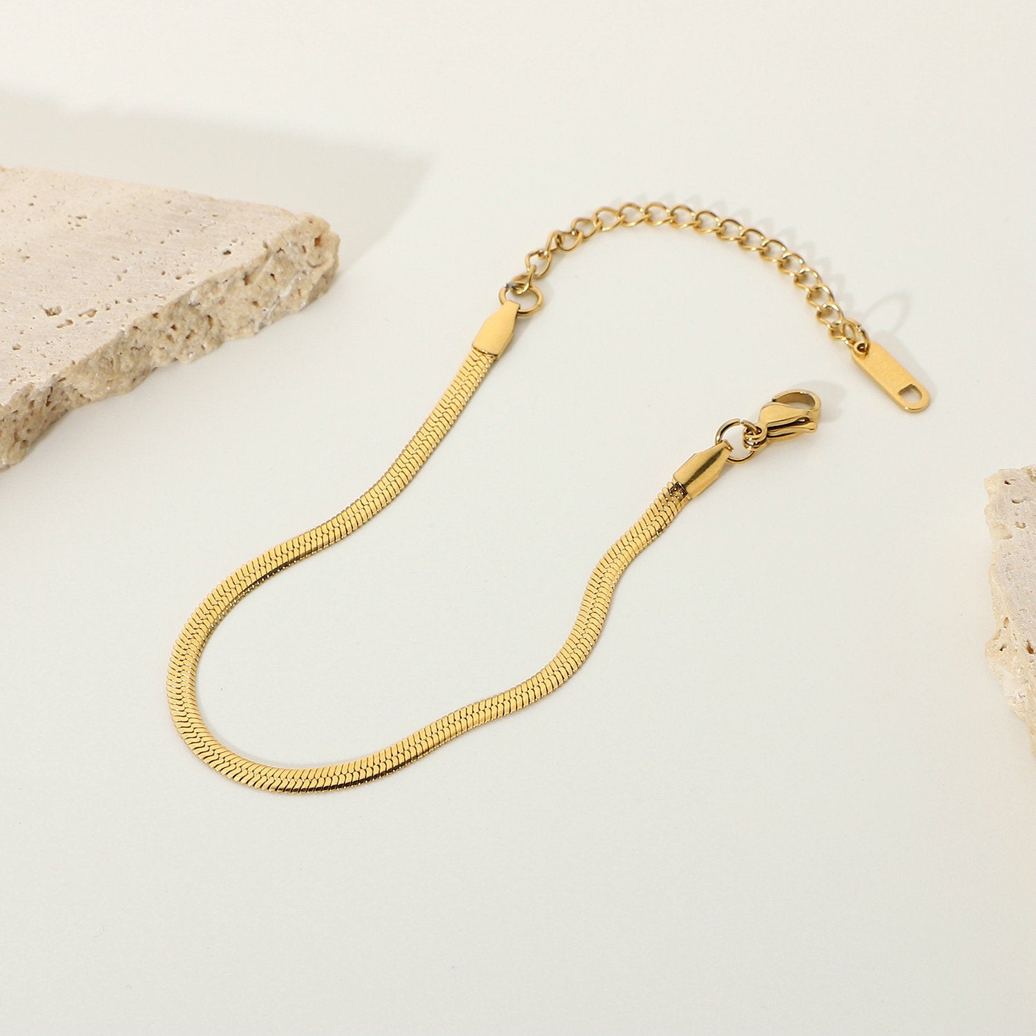 18K Gold Blade Bracelet – Elegant Luxury Gold Jewelry