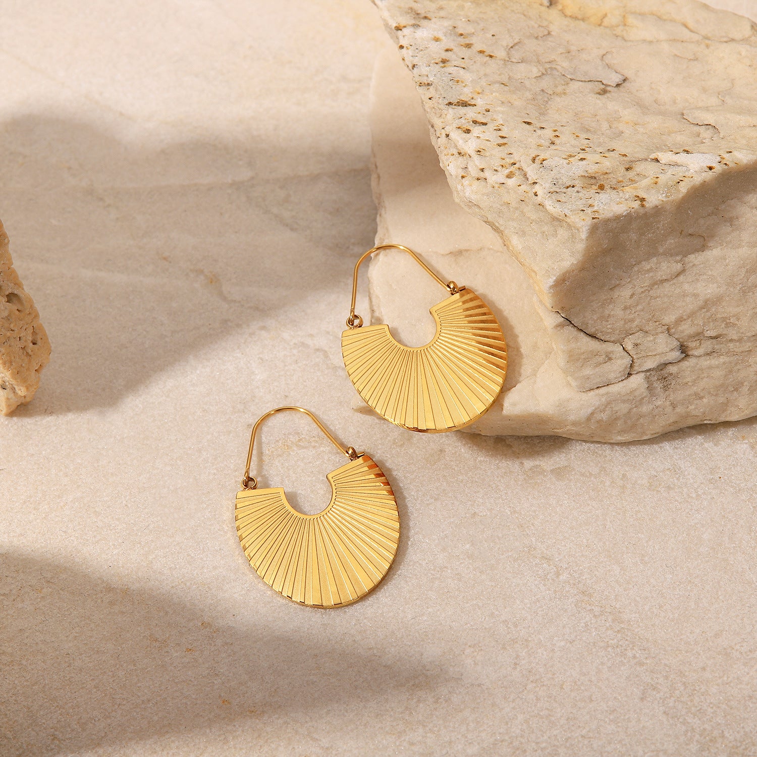 18K Gold Scalloped Rib Earrings – Scandinavian Designer Style