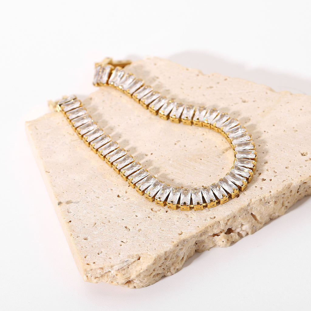 Shiny Cube Bracelet – Elegant Minimalist Geometric Jewelry