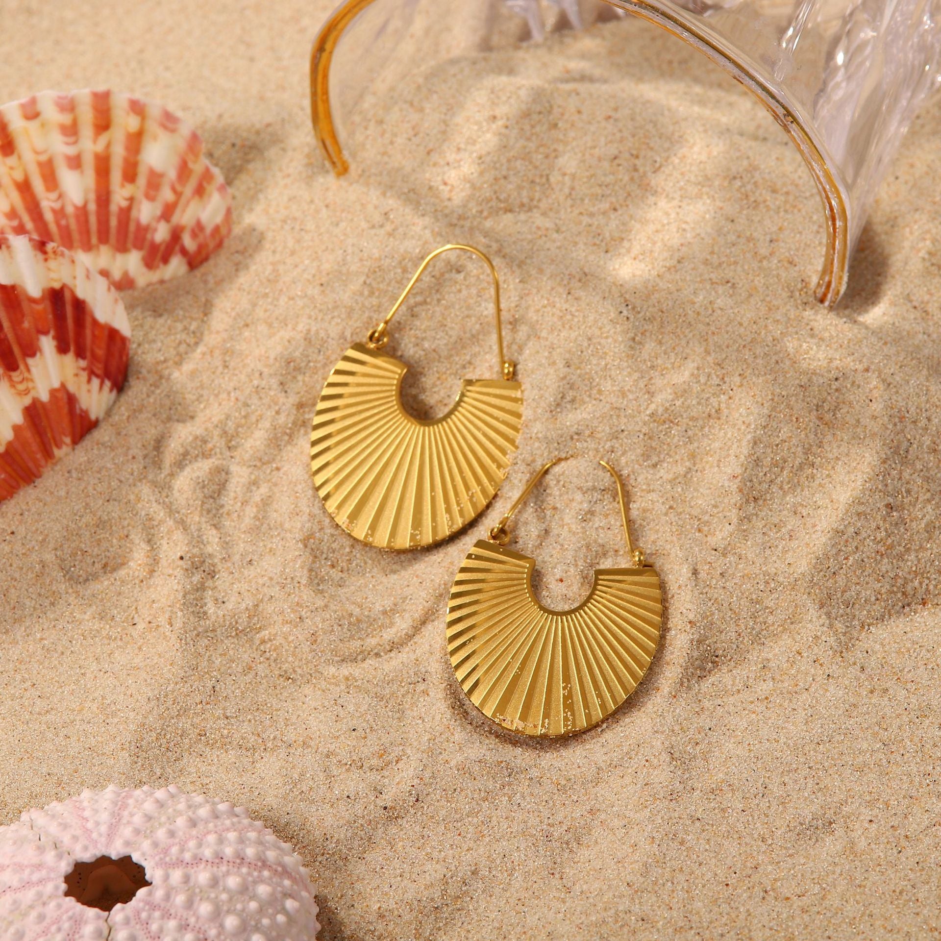 18K Gold Scalloped Rib Earrings – Scandinavian Designer Style