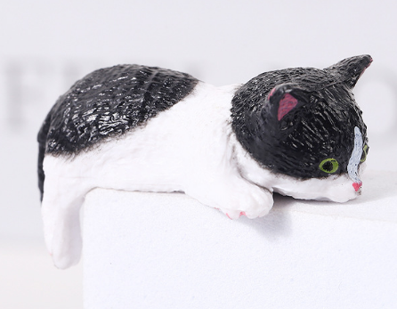 Cute Cat Figurine Mini Desk & Car Console Decoration